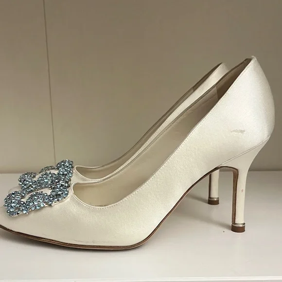 Manolo Blahnik Hangisi Satin Bridal Pumps 90 with Blue Crystal Buckles 35.5 - Picture 4 of 15